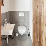 ريناتا شقة