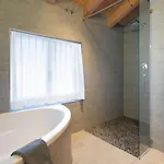 ريناتا *